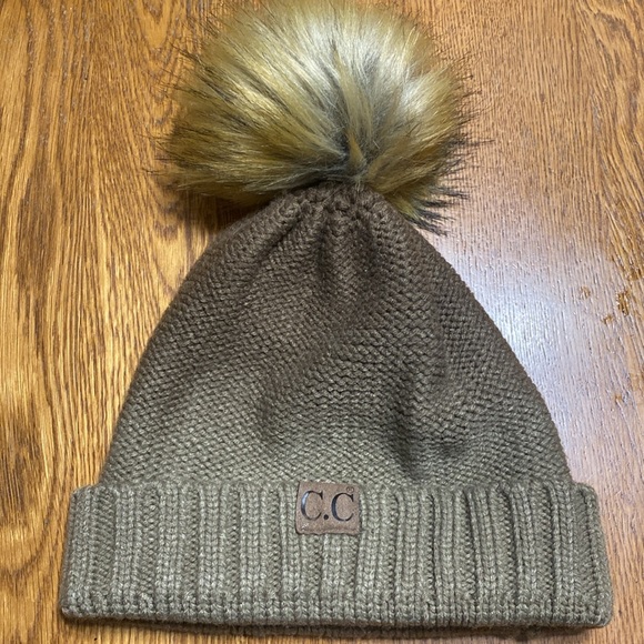 C.C brown & tan ombré faux fur Pom Pom knit stocking cap one size fits most - Picture 1 of 6
